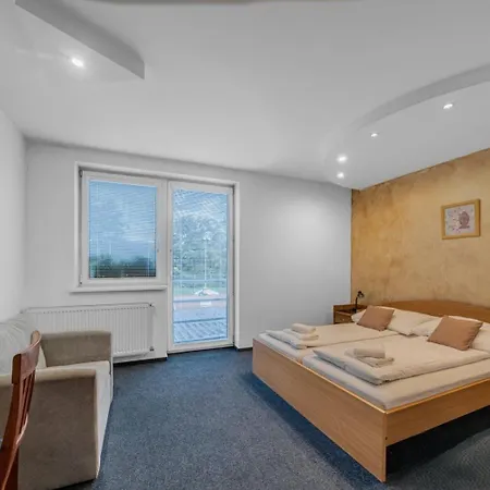 Raketa Residence, Restaurant & ゲストハウス