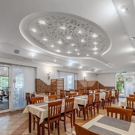 Raketa Residence, Restaurant & Πανσιόν Prievidza