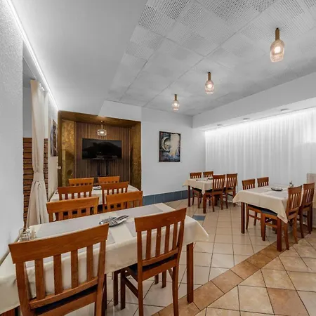 Πανσιόν Raketa Residence, Restaurant & Prievidza