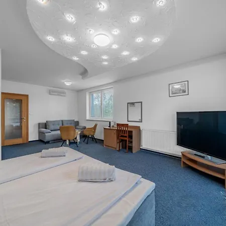 Raketa Residence, Restaurant & ゲストハウス 3*