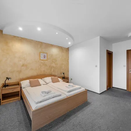 ゲストハウス Raketa Residence, Restaurant & 3*