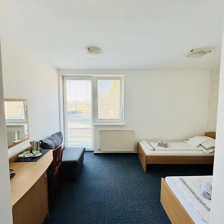 Raketa Residence, Restaurant & 3*