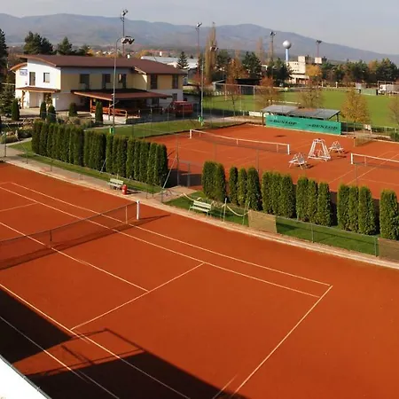 Raketa Residence, Restaurant & Πανσιόν Prievidza